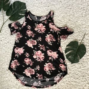 Cold shoulder tee